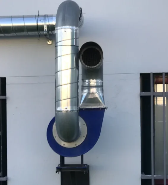Moteur déporté en façade