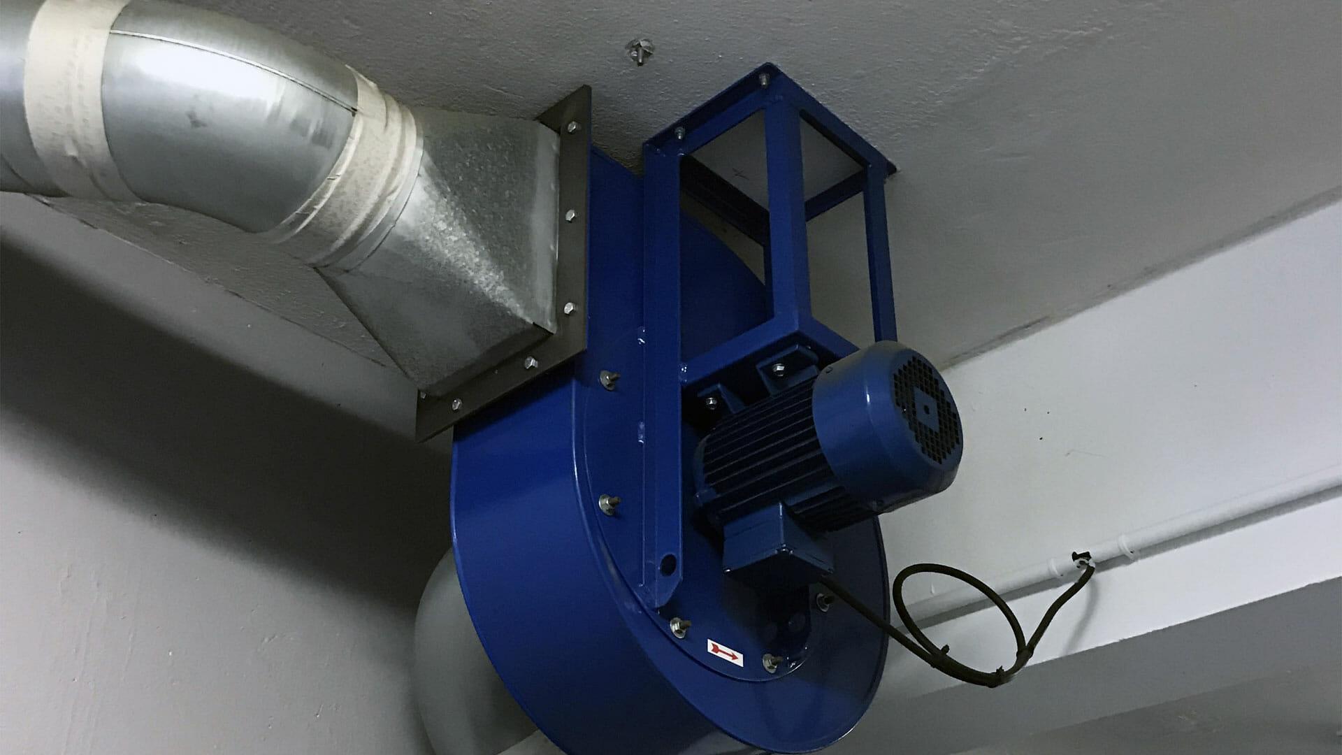 vue d'un moteur déporté de cabine d'aspiration