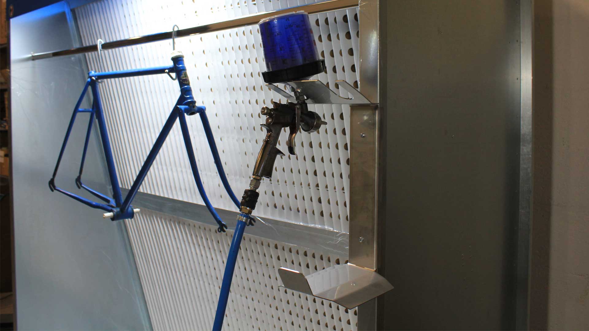 Support magnétique pour pistolet de peinture