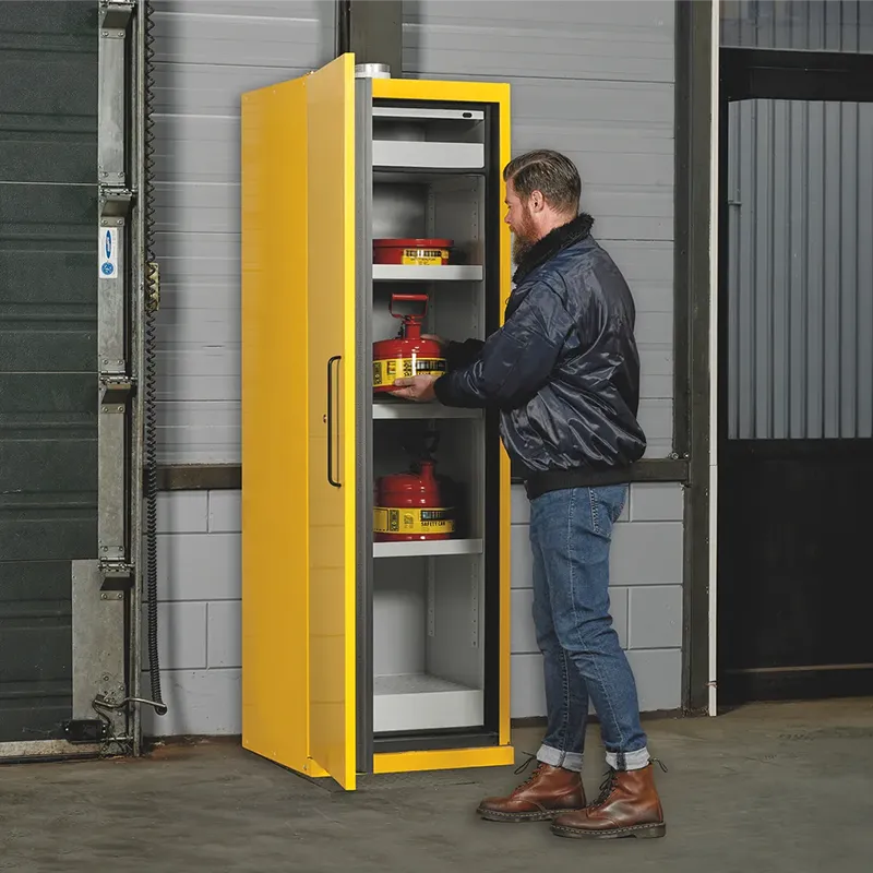Armoire de rangement coupe feu avec étagères et rangement facilité