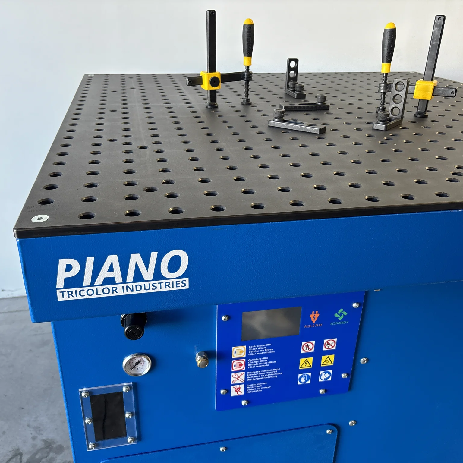 Table aspirante PIANO SOUDURE - Tricolor Industries - compatible outils Siegmund, avec les outils en place