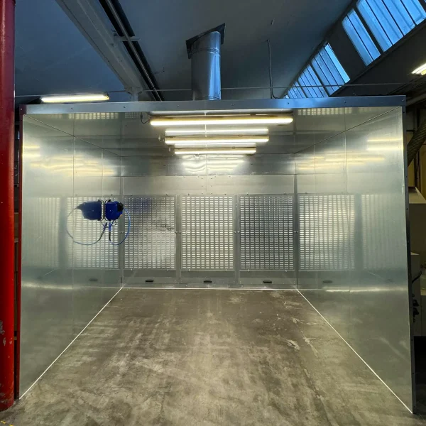 Ponco avec Avancée - Installation Tricolor Indutries cabine d'aspiration de ponçage